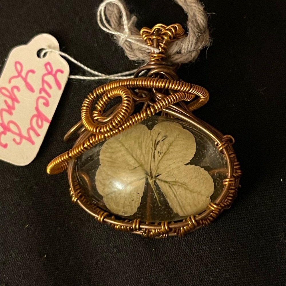 Beautiful ornate oval four leaf clover necklace